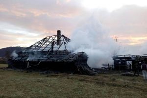 O gospodărie din Vama a fost distrusă de un incendiu duminică dimineaţă