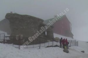 140 de turişti au fost urcaţi, la Babele, de telecabină, după care aceasta a fost oprită