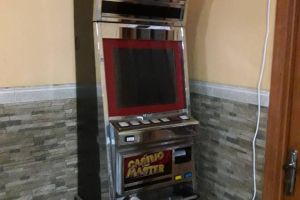 Supărat că a pierdut bani, a distrus display-ul unui aparat de jocuri mecanice