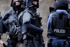 ATAC cu MAȘINA asupra unui CLUB, în GERMANIA