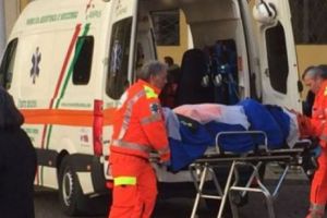 GHINION. Au oprit o maşină pe stradă şi şi-au luat-o la greu