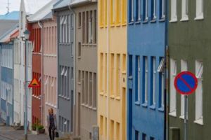 Paritate SALARIALĂ între BĂRBAŢI şi FEMEI. De azi FEMEILE nu vor putea fi plătite MAI PUŢIN decât BĂRBAŢII