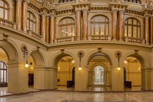 De ieri, noi monede şi bancnote lansate în circulaţie