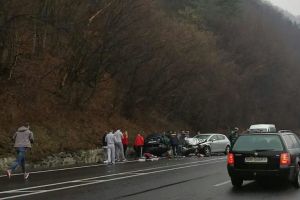 FOTO  Accident cu şase răniţi pe Valea Oltului