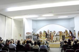 Urători la Primăria Huşi