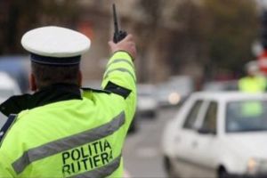 La volan fără permis. Bărbat de 42 de ani din Șpring, prins în trafic de poliţişti, în timp ce conducea o autoutilitară