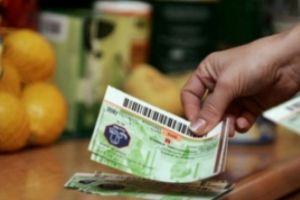 LOVITURĂ pentru bugetari: Nu TOŢI vor primi norma de hrană care înlocuieşte tichetele de masă