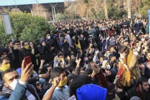 Liderii iranieni acuză „duşmanii externi” pentru protestele violente