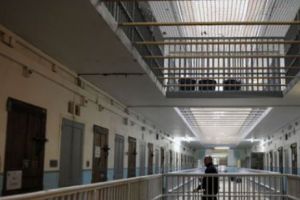 Ministerul Justiţiei vrea să introducă TELEFON FIX  în fiecare celulă a închisorilor