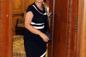 Ministrul Muncii şi iubitul, Revelion exotic în Cuba. El, doar în nişte pantaloni scurţi, Olguţa Vasilescu, aşa cum nu a mai fost văzută niciodată. :O Cum au fost pozaţi cei doi la piscină