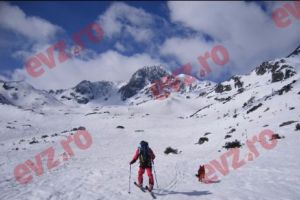 ALERTĂ în munţi! 22 de turişti sunt BLOCAȚI într-un cabană. Salvamontiştii INTERVIN 