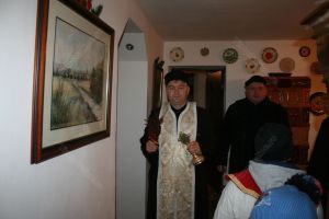 Locuinţele din satul Cristur-Şieu, sfinţite de preotul Florin Cora: Suntem foarte bine primiţi