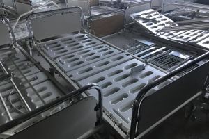 Donaţie pentru Bistriţa-Năsăud: 1.000 de paturi de spital cu acţionare prin telecomandă