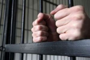 DIN SPATELE GRATIILOR! Mii de obiecte interzise şi kilograme de droguri descoperite în penitenciare