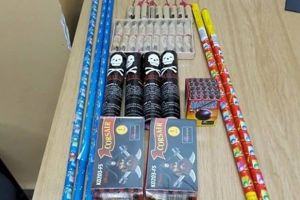 Voi ati auzit petarde de Revelion? Politistii locali spun ca au prins cativa comercianti