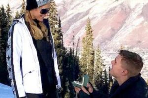 Se mărită MOŞTENITOAREA IMPERIULUI HILTON: În sfârşit a primit INELUL de LOGODNĂ pe PÂRTIA de SKI din Aspen