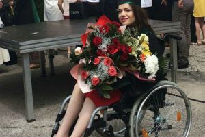 Felicitari, Andreea! Medic rezident in scaun cu rotile! Tanara care a invins sistemul si prejudecatile celor din jur a reusit sa isi indeplineasca visul!