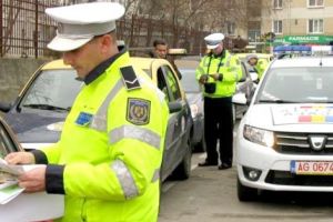 Poliţişti locali pe străzile Piteştiului