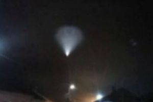 Obiectul BIZAR surprins pe CER la început de an de sute de oameni! Nimeni nu are o explicaţie CLARĂ - FOTO