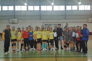 Handbalistele din Sânmartin au câştigat ediţia din acest an a turneului dotat cu Cupa Toamna orădeană