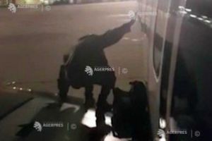 Satul sa astepte debarcarea, un pasager al companiei Ryanair a iesit pe aripa avionului