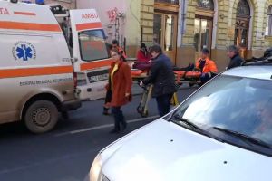 VIDEO. Accident în centrul Clujului. O sătmăreancă a luat pe capotă un pieton