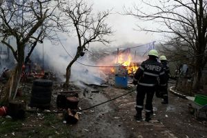 Incendiu puternic la Bara. O anexa a unei gospodarii s-a facut scrum