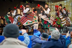 Aglomeraţie la festivalul datinilor din Rădăuţi