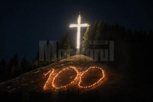 Studenţii ASCOR aflaţi în tabără la Mănăstirea Putna au marcat Centenarul Marii Uniri ...