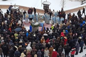 Slujba de sfinţire a apei de Bobotează: Credincioşii sunt aşteptaţi sâmbătă la Catedrala din Alba Iulia să ia Agheasma Mare