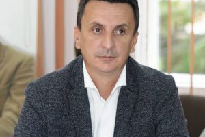 Florin Tripa ACUZĂ Consiliul Judeţean că nu se ocupă de MARCAREA drumurilor, fapt ce poate duce la ACCIDENTE