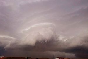 Cel putin trei oameni au murit in urma futunilor puternice din Europa de Vest