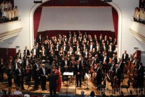 Concert de Anul Nou cu trei reprezentaţii, la Filarmonică