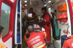 Mamă cu bebeluş lovită de ambulanţă SMURD