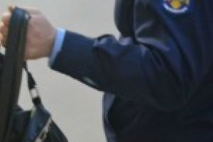 O braileanca de 23 de ani si-a uitat geanta in care avea peste 16.000 de euro intr-un restaurant din Arges