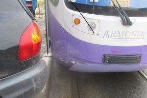 Sofer amendat de politistii locali pentru ca a blocat linia de tramvai, la Cardiologie