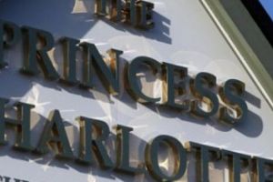 Inedit! S-a DESCHIS un PUB care poartă numele Prinţesei Charlotte. Foto în articol