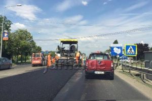Trafic îngreunat la Dumbrăveni din cauza lucrărilor de asfaltare