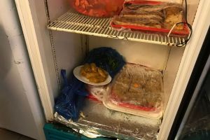 Dezastru la o autoservire din Tom Mall! Ce au descoperit inspectorii CJPC (galerie foto) 