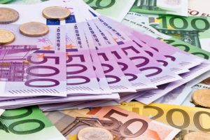 Geantă cu 16.000 de euro găsită într-un restaurant. S-a găsit proprietarul