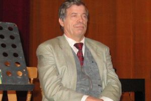 S-a stins din viaţă universitarul Mihai Lazăr, fost decan al Facultăţii de Istorie şi ...