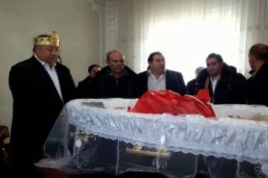 Pe Împăratul şi Regele romilor de pretutindeni îi cheamă America