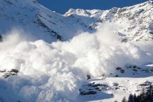 PERICOL DE AVALANȘĂ la munte! O staţiune CĂUTATĂ de turişti, pe LISTA NEAGRĂ