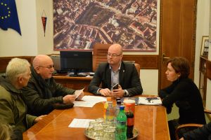 FOTO. Primarul Kereskenyi, întâlnire cu cetăţenii din zona Bercu. Războiul dintre Primărie şi Prefectură continuă