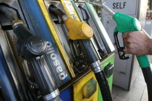 Preţul carburanţilor va exploda! Cât costă de mâine un litru de benzină şi de motorină!