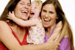 O instanţă din Germania a reuşit să dea răspuns la o întrebare imposibilă: cine este tatăl într-o familie gay?