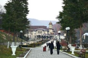 Staţiunea Slănic Moldova, luată cu asalt de moldoveni şi ucraineni