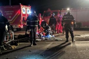 Accident pe DN 72, zona Parcului Industrial. Au fost implicate o masina si un autobuz de persoane