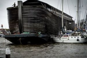 ARCA lui NOE face PAGUBE în OLANDA! Animalele şi echipajul de pe vas, în DERIVĂ