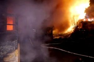 Incendiu devastator la Curtea de Argeş